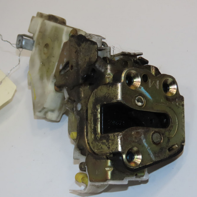 Serrure porte arg occasion NISSAN TERRANO II Phase 1 04-1995->04-1999 2.7 TDI 125ch 825037F600 1