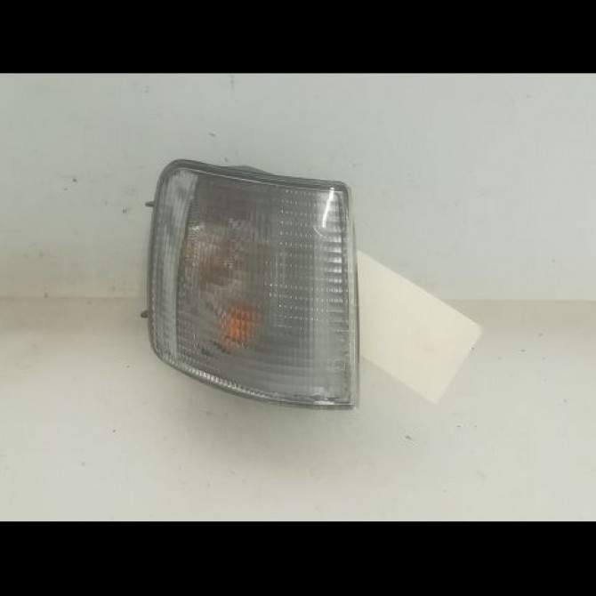 Clignotant droit occasion VOLKSWAGEN PASSAT III Phase 1 04-1988->11-1993 1