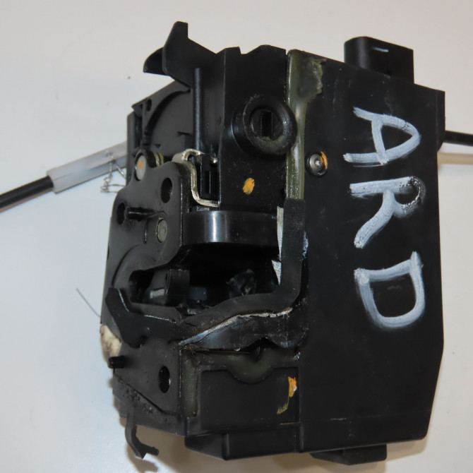 Serrure porte ard occasion CITROEN C4 GRAND PICASSO II Phase 1 04-2013->... 2.0 BlueHDI 150ch 9826135580 1