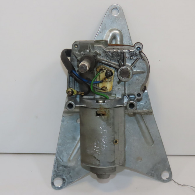 Moteur essuie-glace arrière occasion RENAULT TWINGO I Phase 1 04-1993->08-1998 1.2i 60ch 7700832590 1