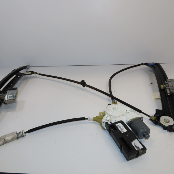 Mecanisme+moteur leve-glace avg occasion RENAULT LAGUNA III Phase 1 COUPE 08-2008->03-2013 807010003R 2