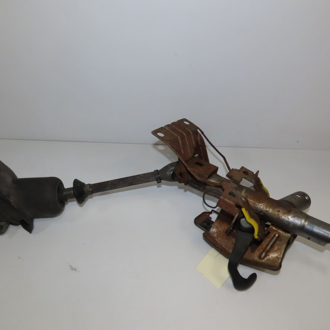 Colonne de direction non assistee occasion RENAULT CLIO II Phase 1 03-1998->06-2001 1.4i 8v 75ch 8200710933 2