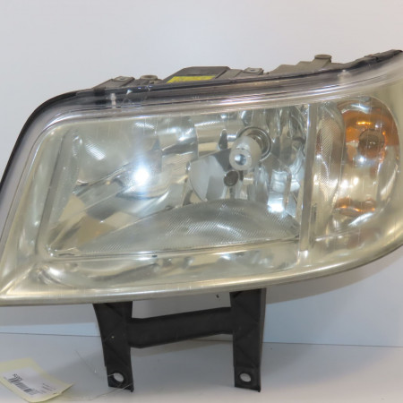 <span class="tt">Phare gauche occasion  </span><span class="designation"> </span>