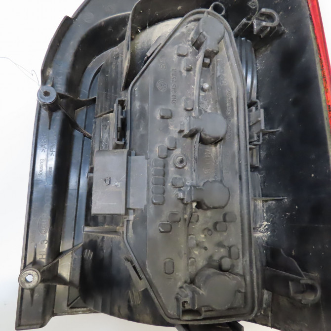 Feu arrière gauche occasion  7H0945095J 3