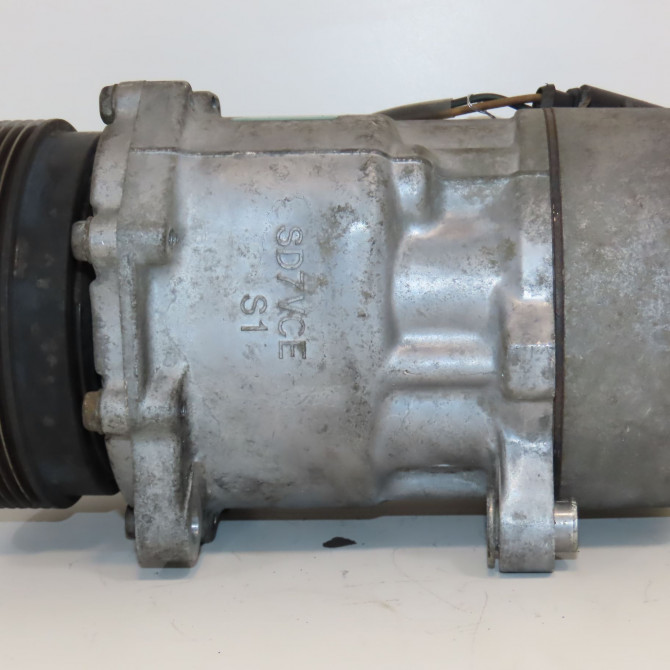 Compresseur air conditionne occasion  7H0820803F 1