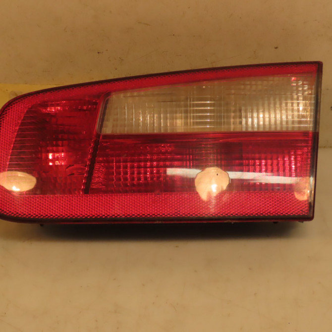 Feu arrière intérieur droit occasion RENAULT LAGUNA II Phase 1 11-2000->03-2005 1.8i 117ch 8200002476 1