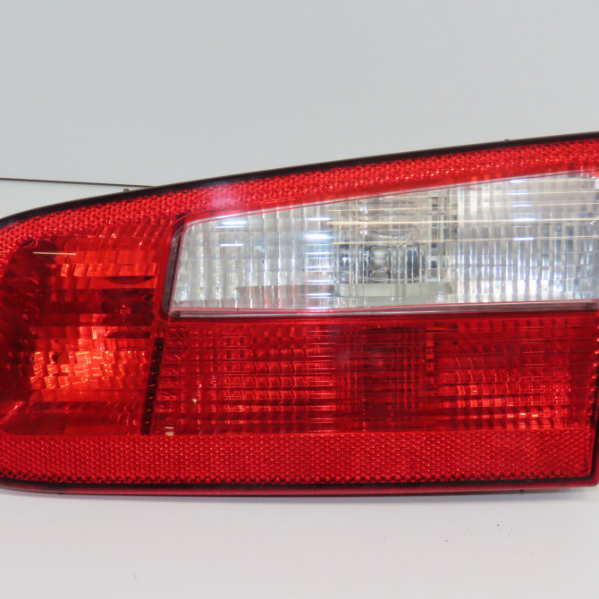 Feu arrière intérieur droit occasion RENAULT LAGUNA II Phase 1 11-2000->03-2005 1.8i 117ch 8200002476 1