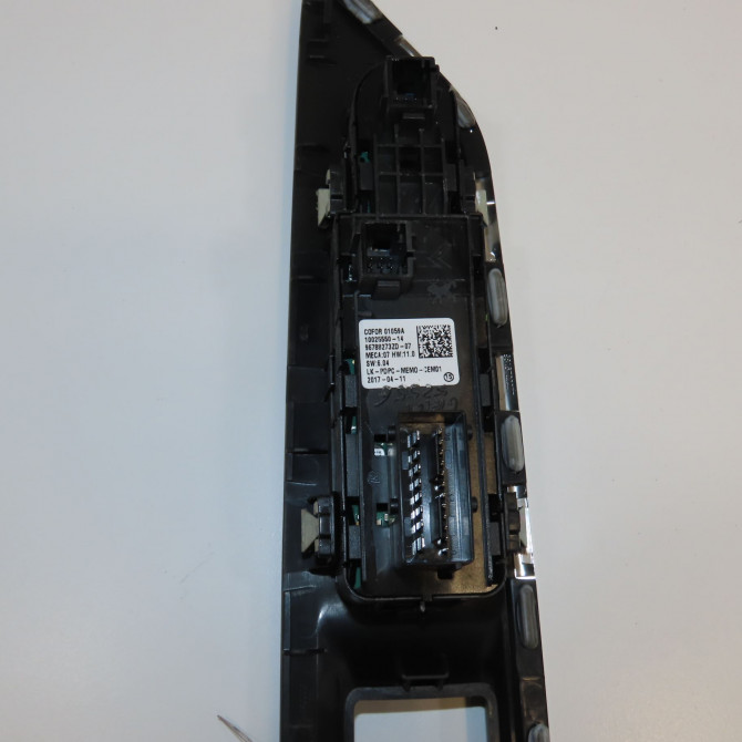 Commande lève-glace porte avant gauche occasion PEUGEOT 3008 II Phase 1 04-1995->04-1999 1.2i 130ch 96788273ZD 3