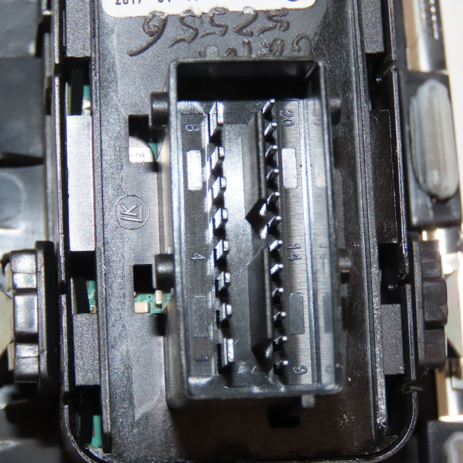 Commande lève-glace porte avant gauche occasion PEUGEOT 3008 II Phase 1 04-1995->04-1999 1.2i 130ch 96788273ZD 4