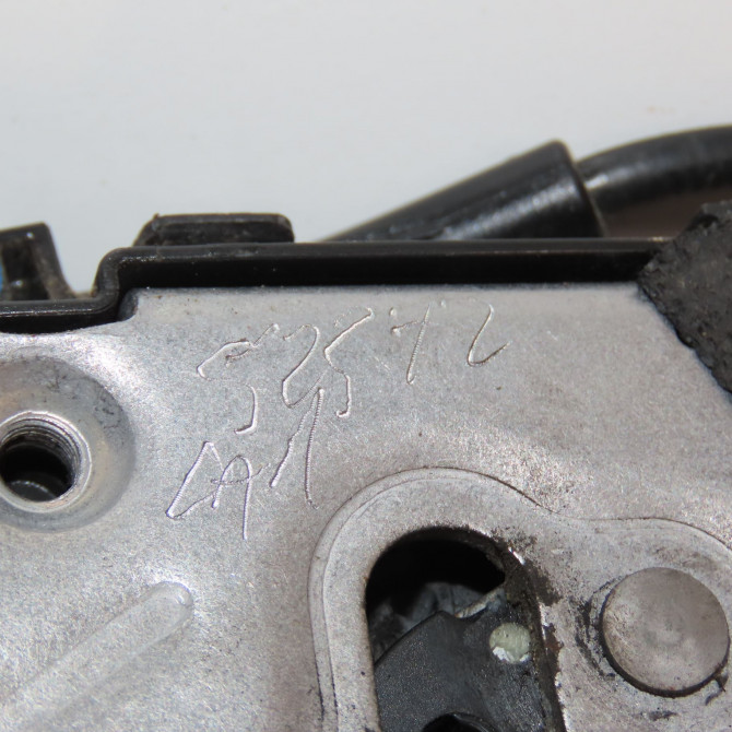 Serrure porte avg occasion RENAULT CAPTUR Phase 1 04-1995->04-1999 0.9i TCE 90ch 805031332R 8