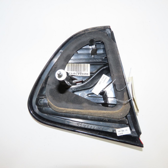 Feu arrière intérieur droit occasion RENAULT CAPTUR Phase 1 02-2013->... 1.2i 118 16V 265501712R 2