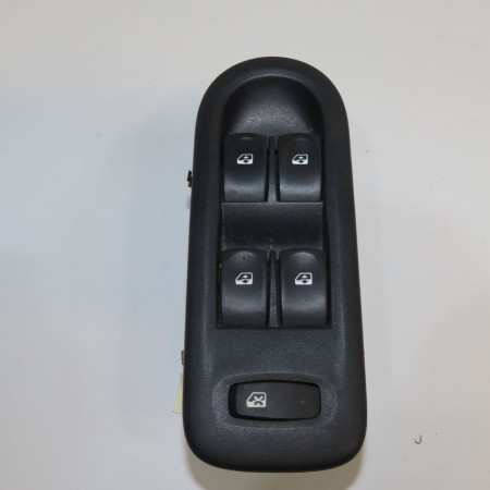 Commande lève-glace porte avant gauche occasion RENAULT CLIO III phase 2 ESTATE 03-2009->12-2014 1.5 DCI 85ch 8200214945