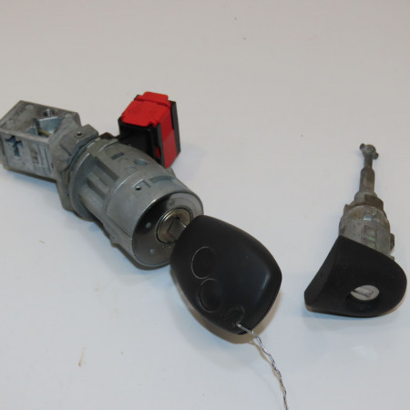 Kit serrures + antivol occasion RENAULT CLIO III Phase 2 03-2009->12-2014 1.2i 16v 75ch 7701208784