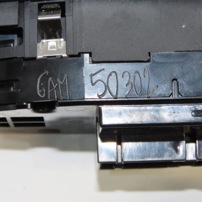 Commande lève-glace porte avant gauche occasion B.M.W. SERIE 3 V Phase 2 09-2008->12-2011 320d 184ch 61319217331 4