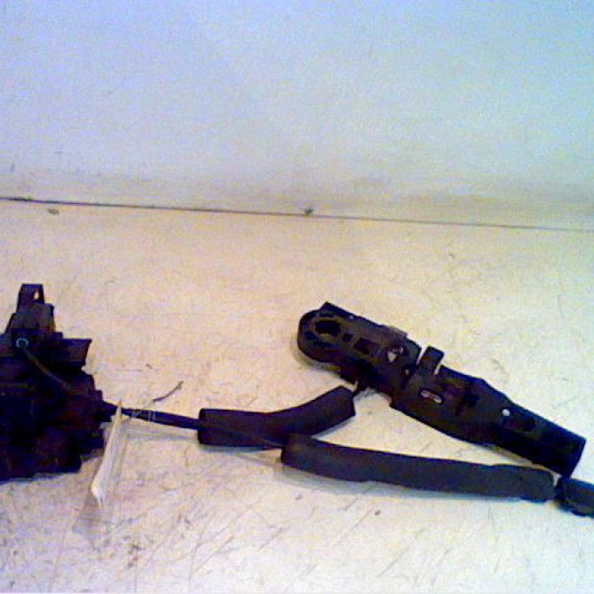 Serrure porte arg occasion RENAULT LAGUNA III Phase 2 11-2010->03-2013 1.5 DCI 8v 110ch 825010003R 1