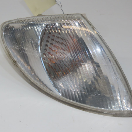 Clignotant droit occasion RENAULT SCENIC I Phase 1 09-1996->08-1999 1.9 DTI 100ch 7701040713