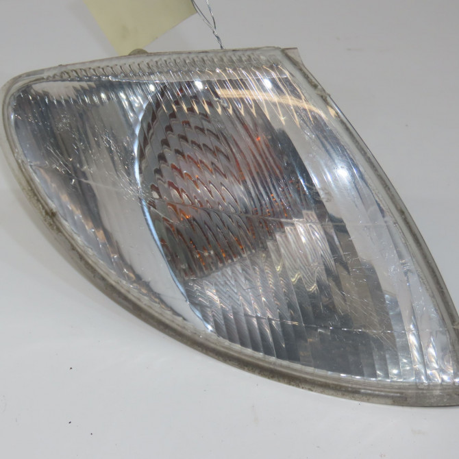 Clignotant droit occasion RENAULT SCENIC I Phase 1 09-1996->08-1999 1.9 DTI 100ch 7701040713 1