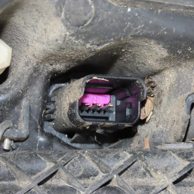 Phare droit occasion RENAULT MEGANE III Phase 1 04-1995->04-1999 1.5 DCI 85ch 260105680R 4