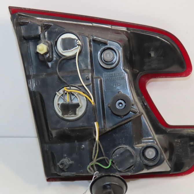 Feu arrière intérieur droit occasion RENAULT MEGANE III Phase 1 04-1995->04-1999 1.5 DCI 110ch 265500027R 2