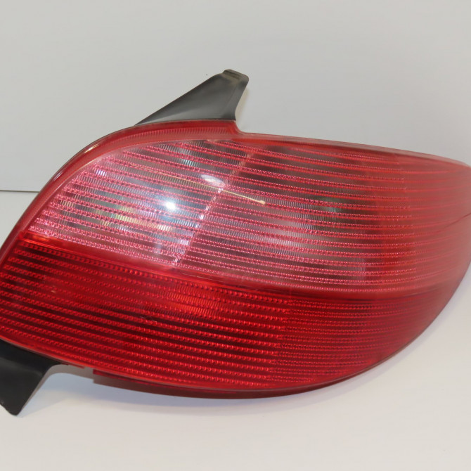 Feu arrière droit occasion PEUGEOT 206 Phase 1 09-1998->03-2009 1.4i 6351P1 1