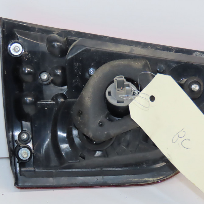 Feu arrière intérieur droit occasion CITROEN C-CROSSER Phase 1 04-1995->04-1999 2.2 HDI 160ch 6351EJ 2