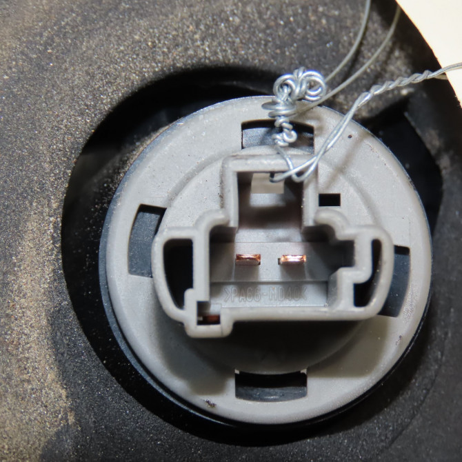 Feu arrière interieur gauche occasion CITROEN C-CROSSER Phase 1 04-1995->04-1999 2.2 HDI 160ch 6350EK 3