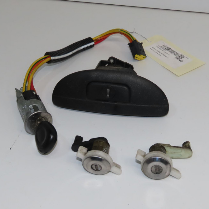 Kit serrures + antivol occasion RENAULT MEGANE SCENIC I Phase 2 08-1999->06-2003 2.0i 140ch 7701470483 1