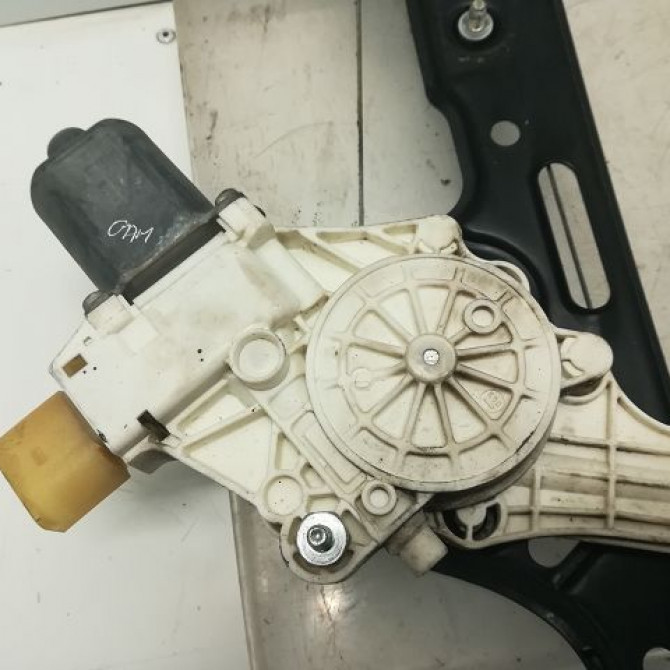 Mecanisme+moteur leve-glace avg occasion B.M.W. SERIE 1 I Phase 1 05-2004->12-2006 51337138465 2