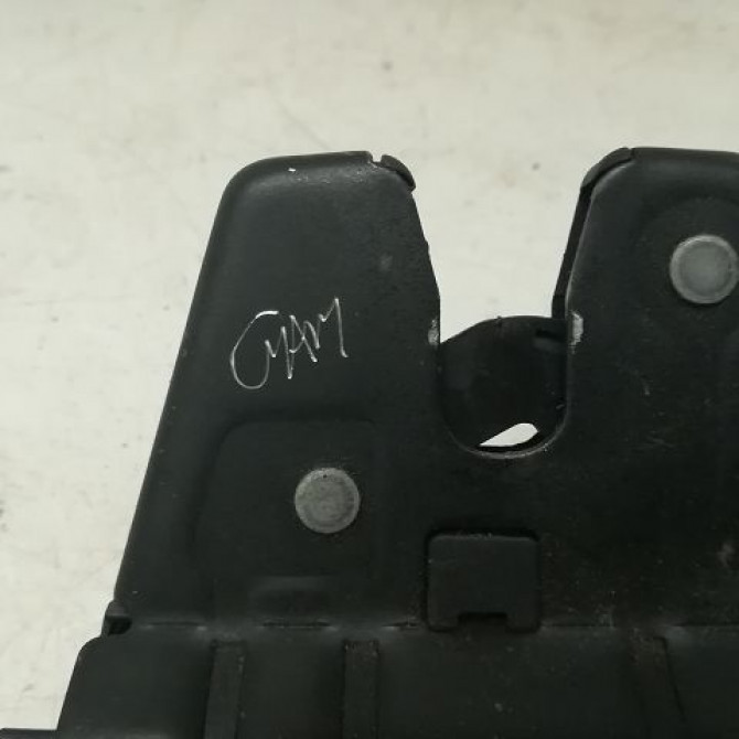 Serrure hayon occasion B.M.W. SERIE 1 I Phase 1 05-2004->12-2006 51247840617 3