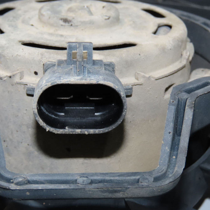 Ventilateur de refroidissement occasion FIAT PUNTO II Phase 2 05-2003->10-2009 1.2i 60ch 51738360 3