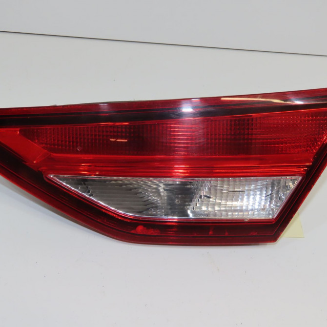 Feu arrière intérieur droit occasion  5F0945094L 1