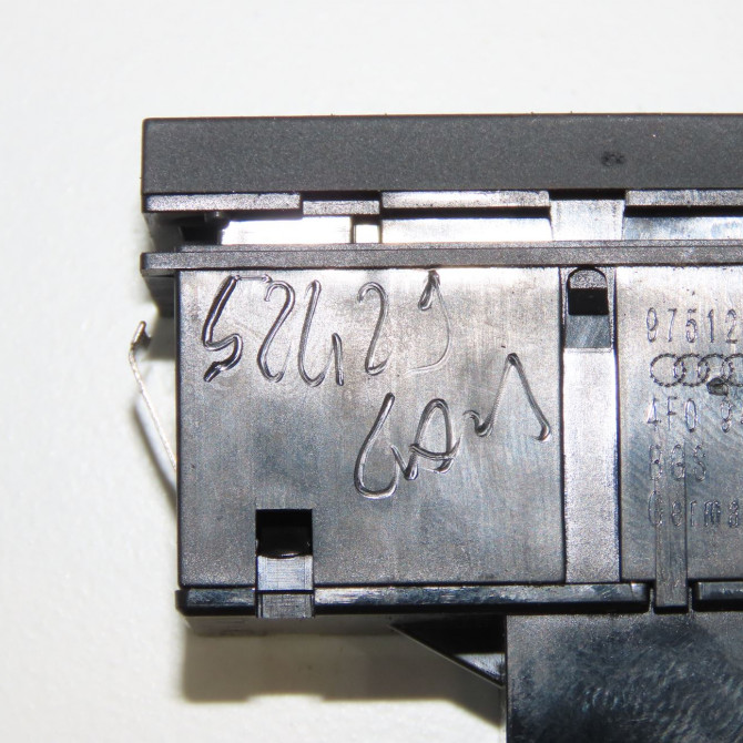 Bouton de warning occasion AUDI A6 III phase 2 10-2008->12-2010 4F0941509 4