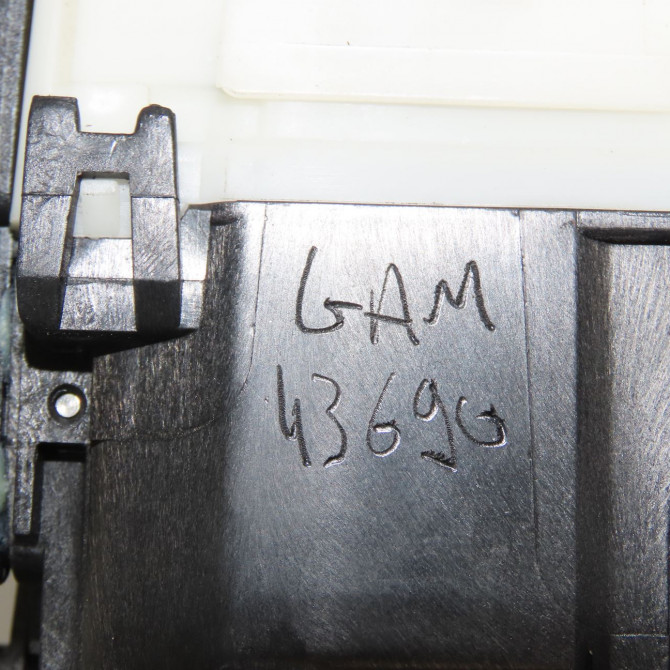 Serrure porte coulissante d occasion PEUGEOT PARTNER II Phase 3 04-2015->... 1.6 BlueHDI 100ch 9137N8 7