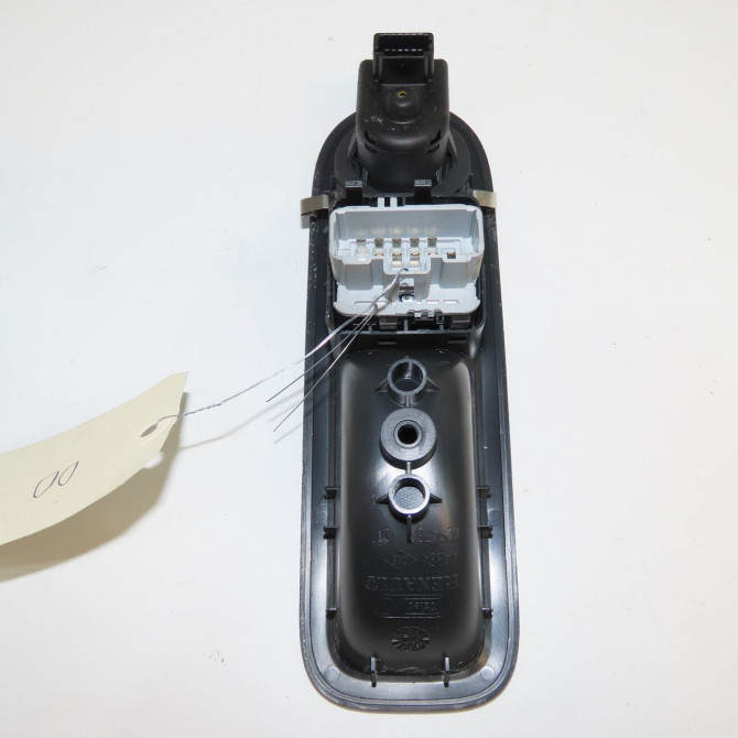 Commande lève-glace porte avant gauche occasion RENAULT TWINGO II Phase 2 12-2011->12-2014 1.2i 16v 75ch 8200214939 2