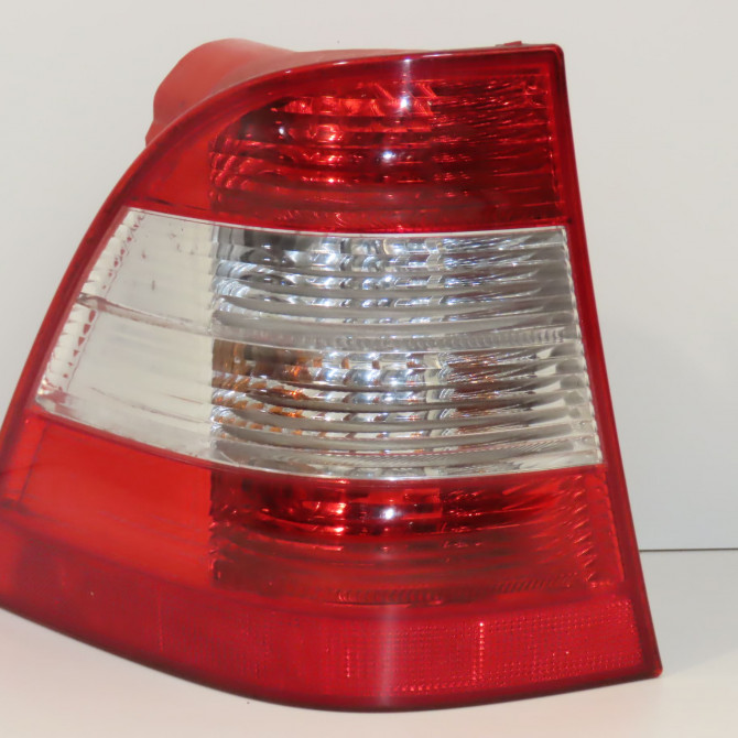 Feu arrière gauche occasion MERCEDES CLASSE ML I 8200886944 1