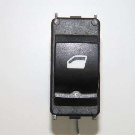 <span class="tt">Commande lève-glace porte avant droite occasion  </span><span class="designation"> </span>