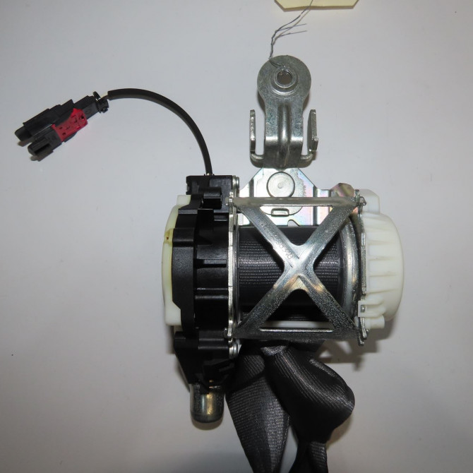 Ceinture avant droite occasion RENAULT CLIO III Phase 2 03-2009->12-2014 1.2i 16v 75ch 8200838217 2