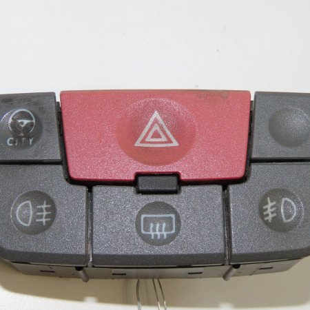 Bouton de warning occasion FIAT PANDA II Phase 1 09-2003->12-2012 1.2i 60ch 735357114