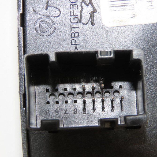 Bouton de warning occasion FIAT PANDA II Phase 1 09-2003->12-2012 1.2i 60ch 735357114 3