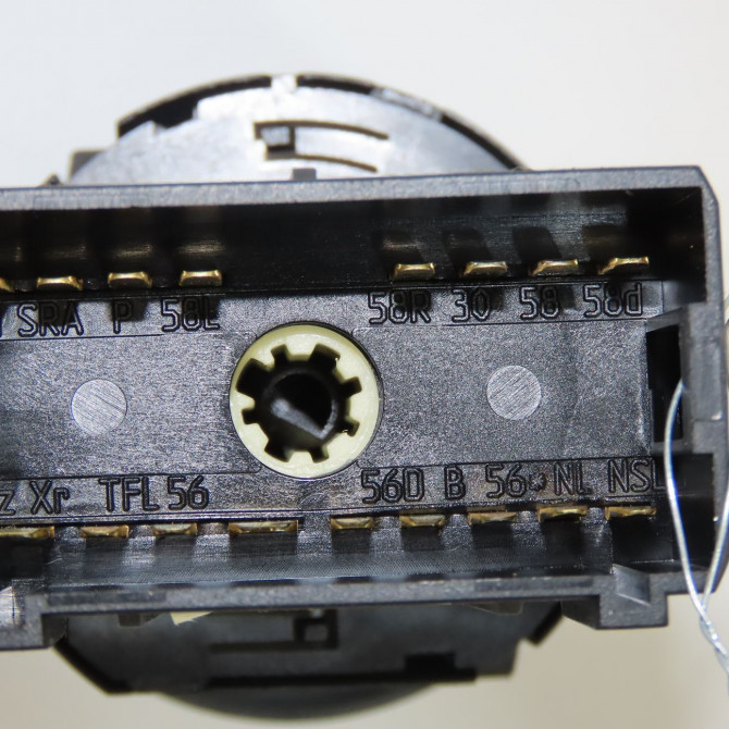 Interrupteur commande de phares occasion VOLKSWAGEN POLO IV Phase 2 05-2005->09-2009 1.4 TDI 70ch 3