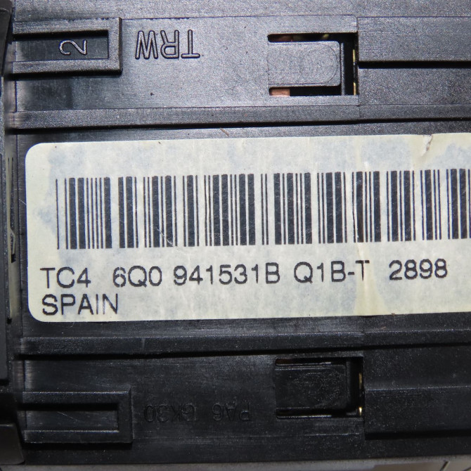 Interrupteur commande de phares occasion VOLKSWAGEN POLO IV Phase 2 05-2005->09-2009 1.4 TDI 70ch 4