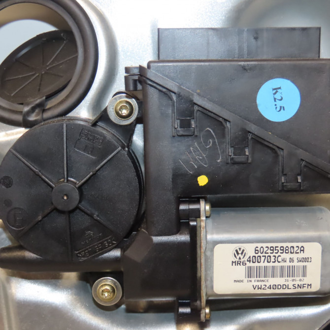 Mecanisme+moteur leve-glace avg occasion VOLKSWAGEN POLO IV Phase 1 01-2002->05-2005 1.2 65ch 6Q3837461J 2