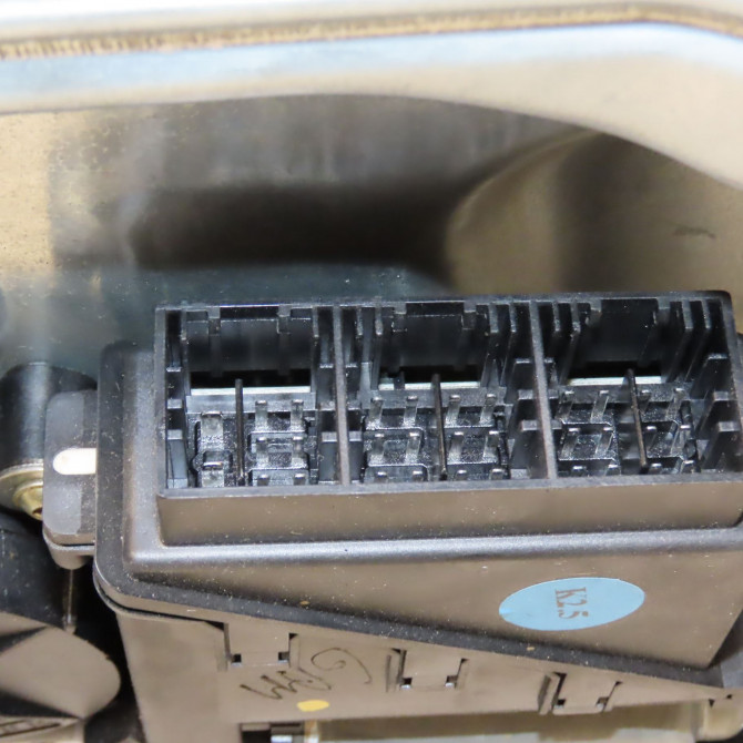 Mecanisme+moteur leve-glace avg occasion VOLKSWAGEN POLO IV Phase 1 01-2002->05-2005 1.2 65ch 6Q3837461J 3