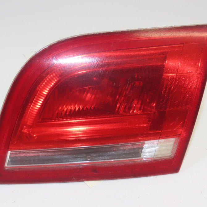 Feu arrière intérieur droit occasion  8P4945094D 1