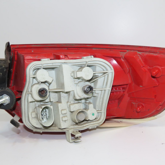 Feu arrière gauche occasion  8P4945095E 2