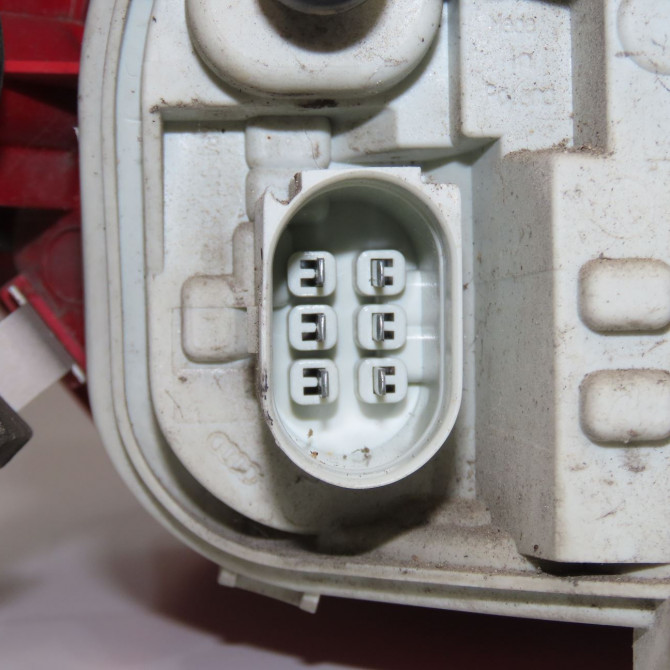 Feu arrière gauche occasion  8P4945095E 3