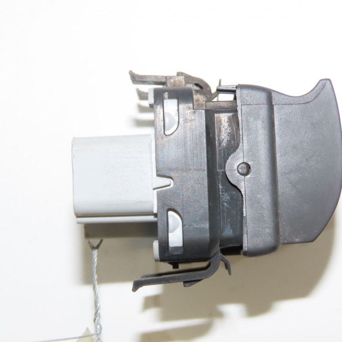 Commande lève-glace porte avant gauche occasion RENAULT TWINGO II Phase 1 06-2007->11-2011 1.2i 16v 75ch 8200214939 2