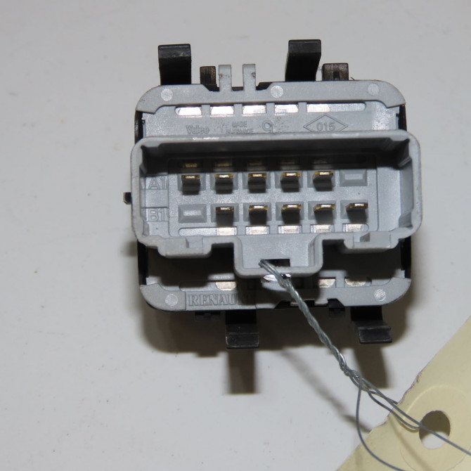 Commande lève-glace porte avant gauche occasion RENAULT TWINGO II Phase 1 06-2007->11-2011 1.2i 16v 75ch 8200214939 3