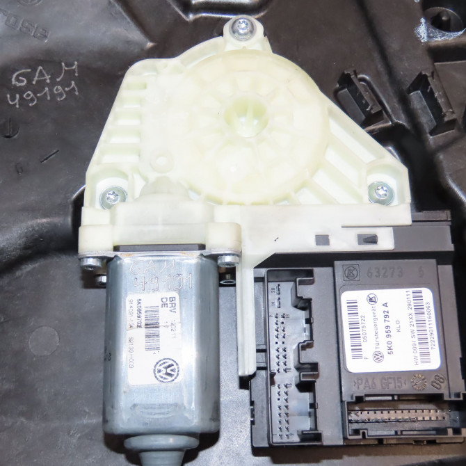 Mecanisme + moteur lève-glace avant droit occasion VOLKSWAGEN GOLF VI Phase 1 10-2008->04-2013 1.6 TDI 105ch 3