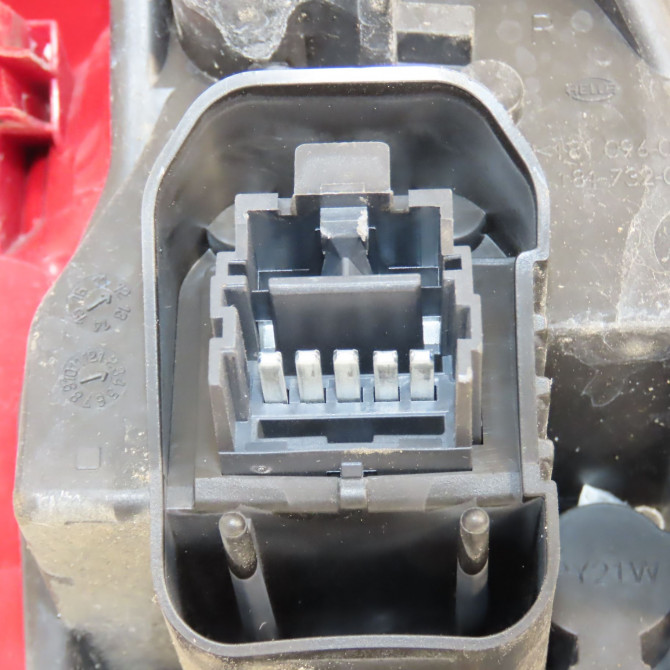 Feu arrière droit occasion RENAULT TWINGO II Phase 2 12-2011->12-2014 8201523617 3